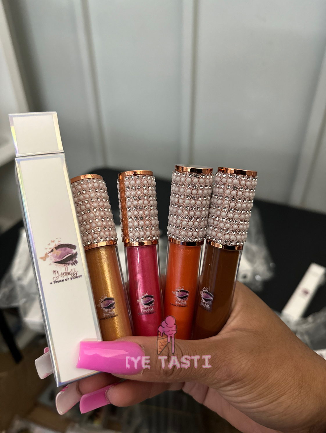 Private Label Wholesale Lipgloss/ Lipstick